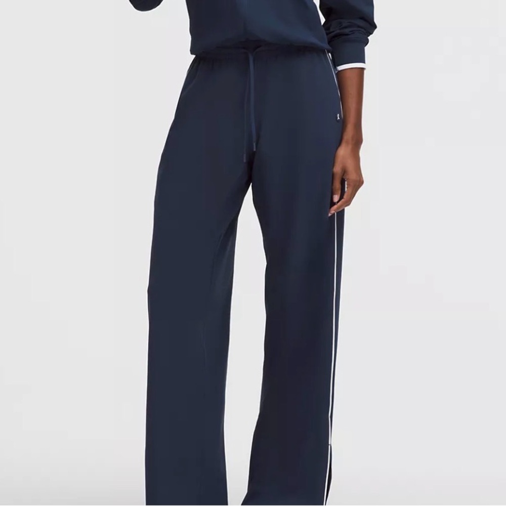 NWT Lululemon Women's Court Rival Wide-Leg Track Pant in Club Blue/White
